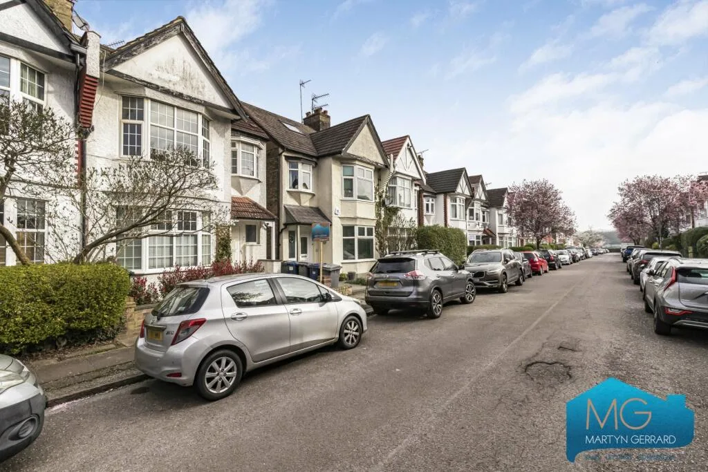 2 bedroom maisonette for rent