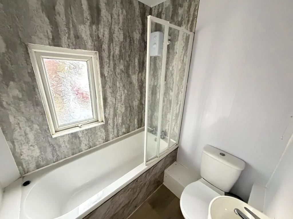 3 bedroom end of terrace house for rent