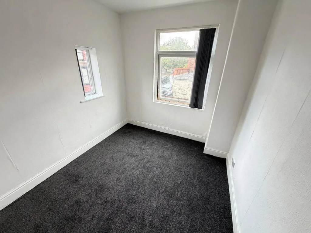 3 bedroom end of terrace house for rent
