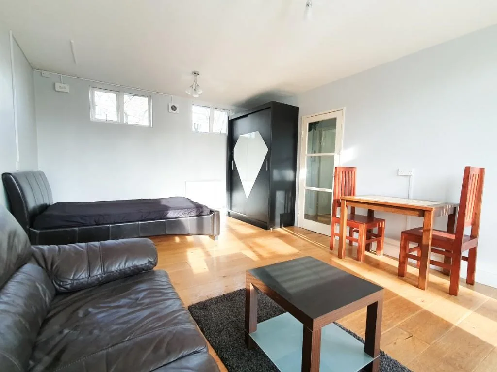 Studio flat for rent