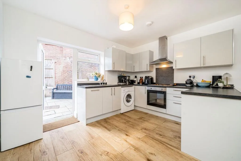 2 bedroom flat for rent