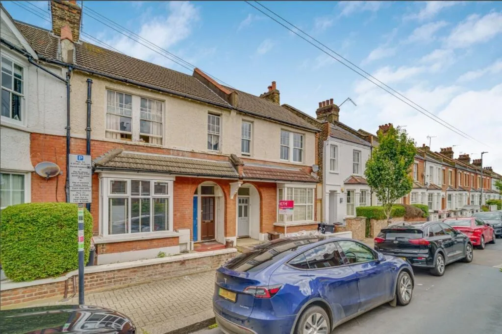 1 bedroom maisonette for rent