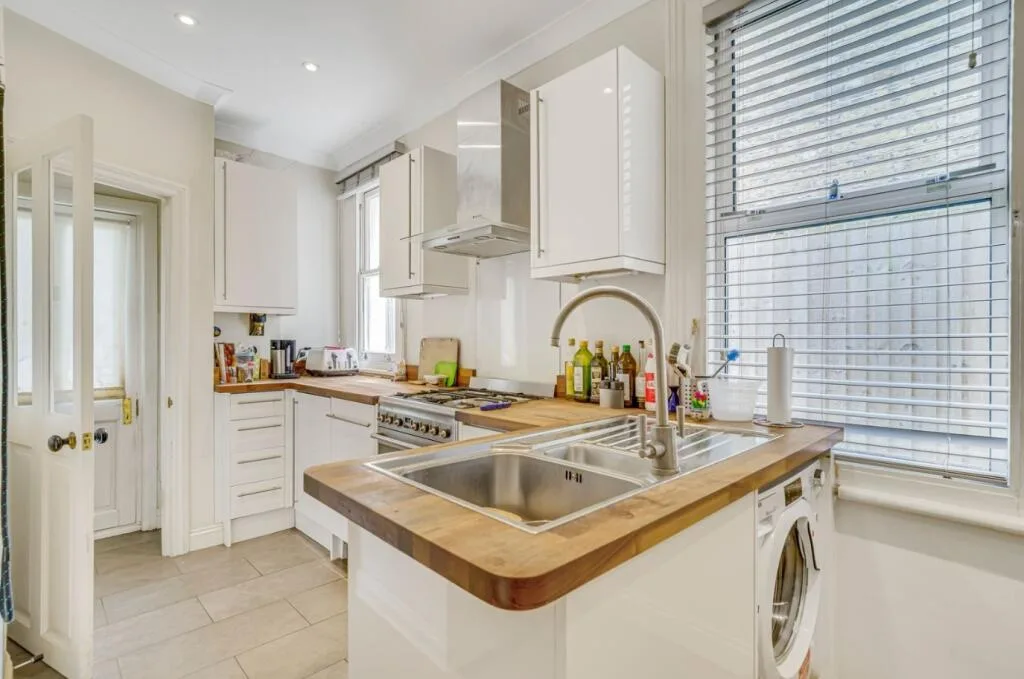 1 bedroom maisonette for rent