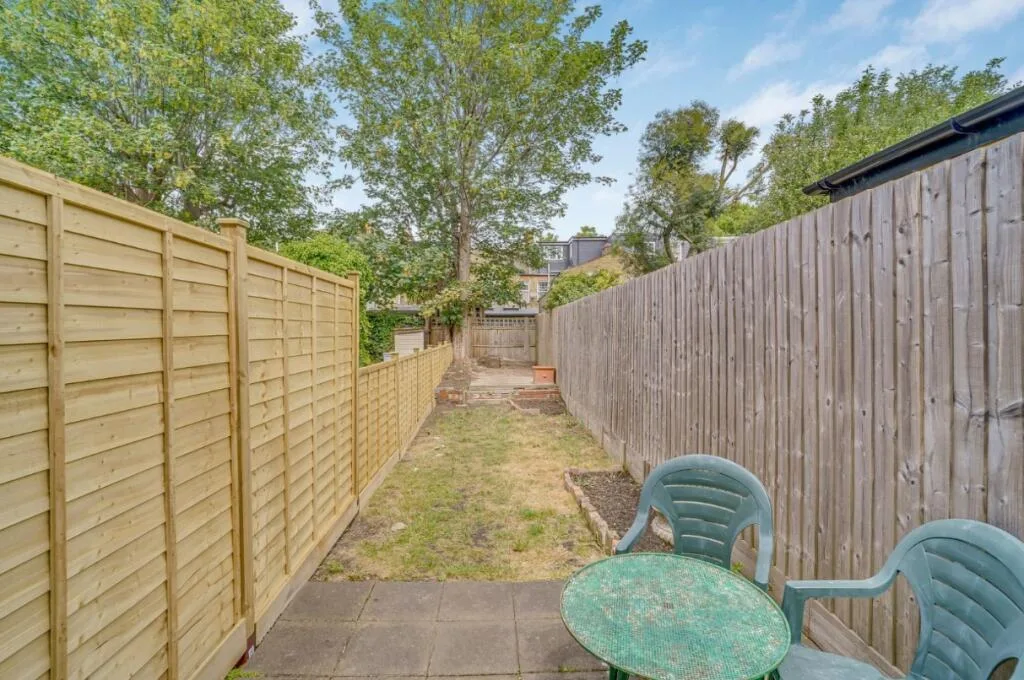 1 bedroom maisonette for rent