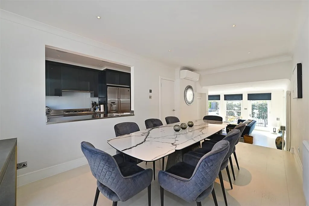 4 bedroom terraced house for rent