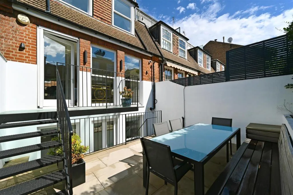 4 bedroom terraced house for rent
