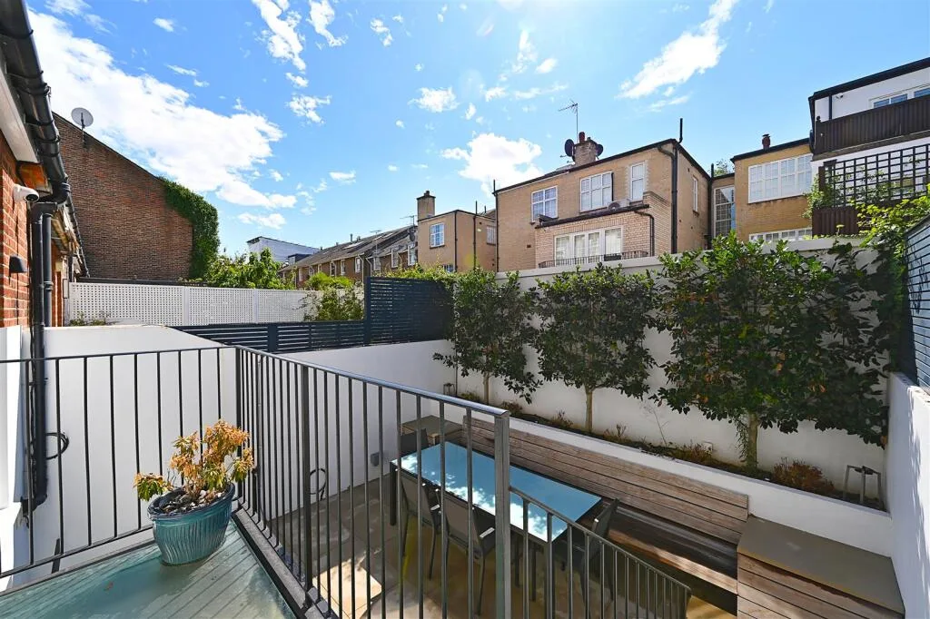 4 bedroom terraced house for rent