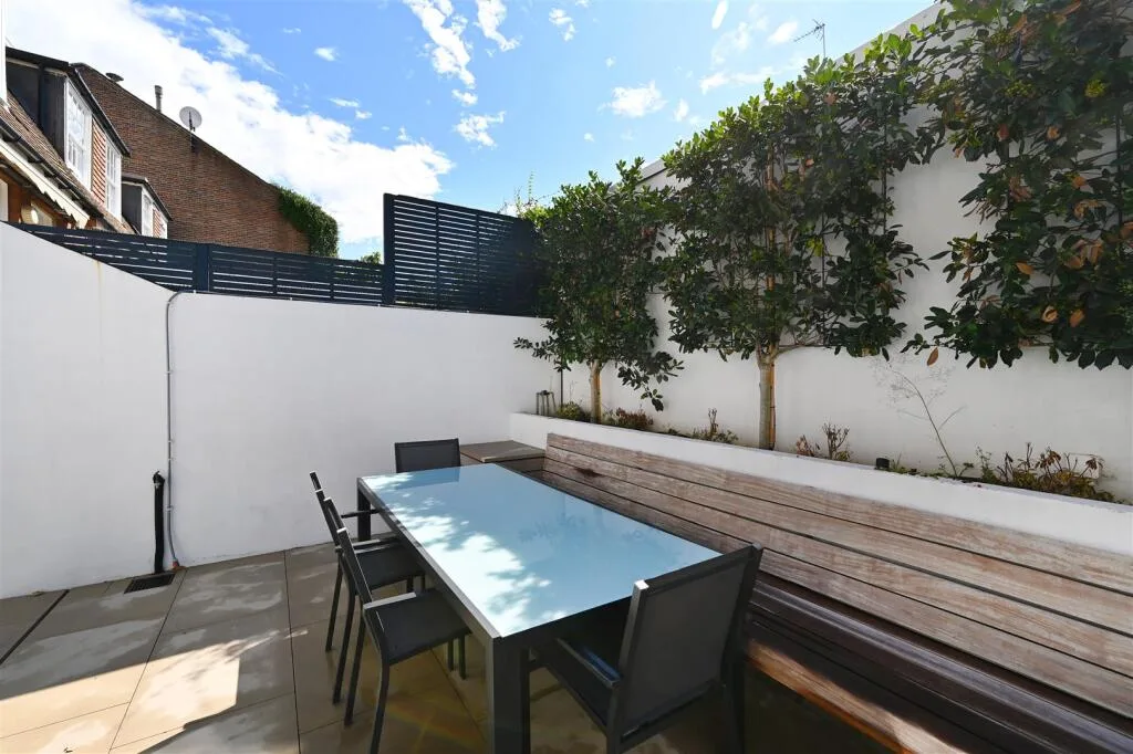 4 bedroom terraced house for rent