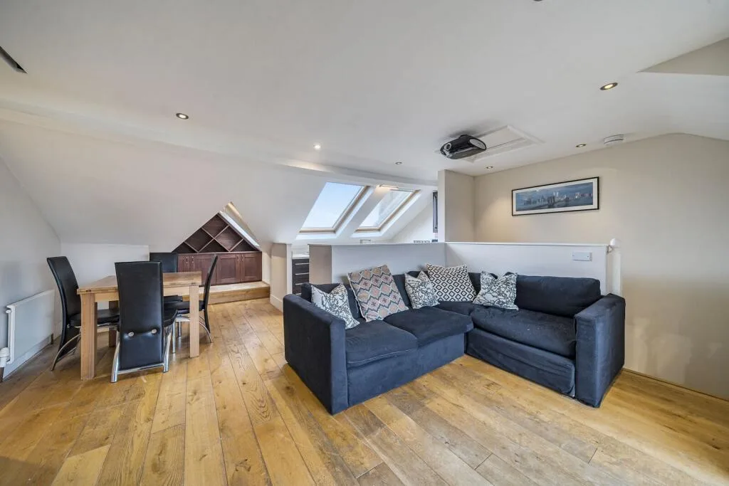 3 bedroom maisonette for rent