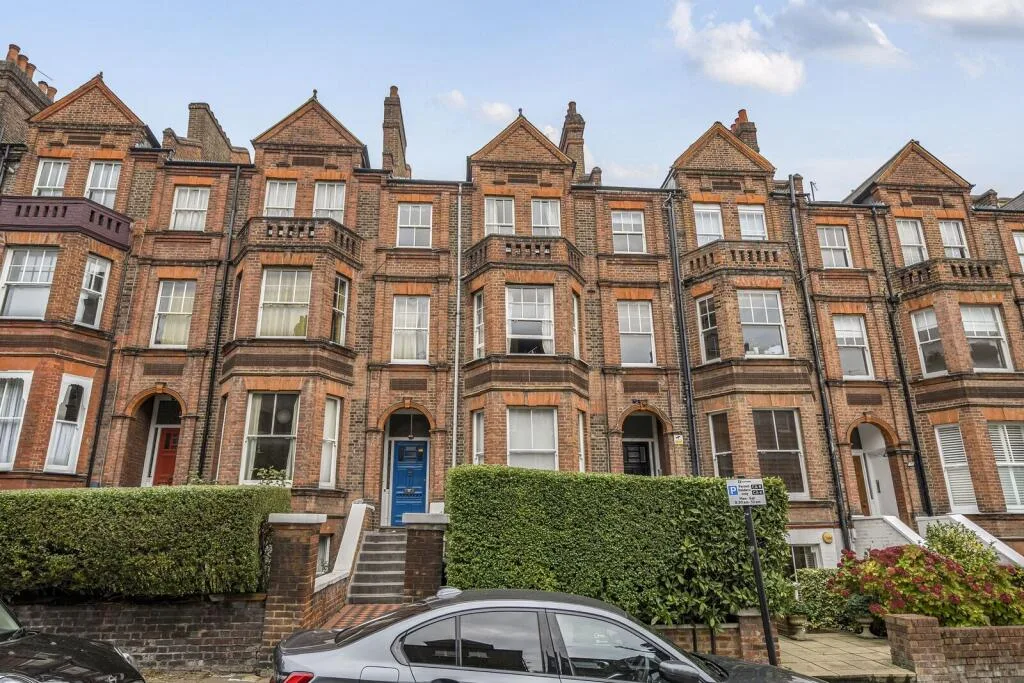3 bedroom maisonette for rent