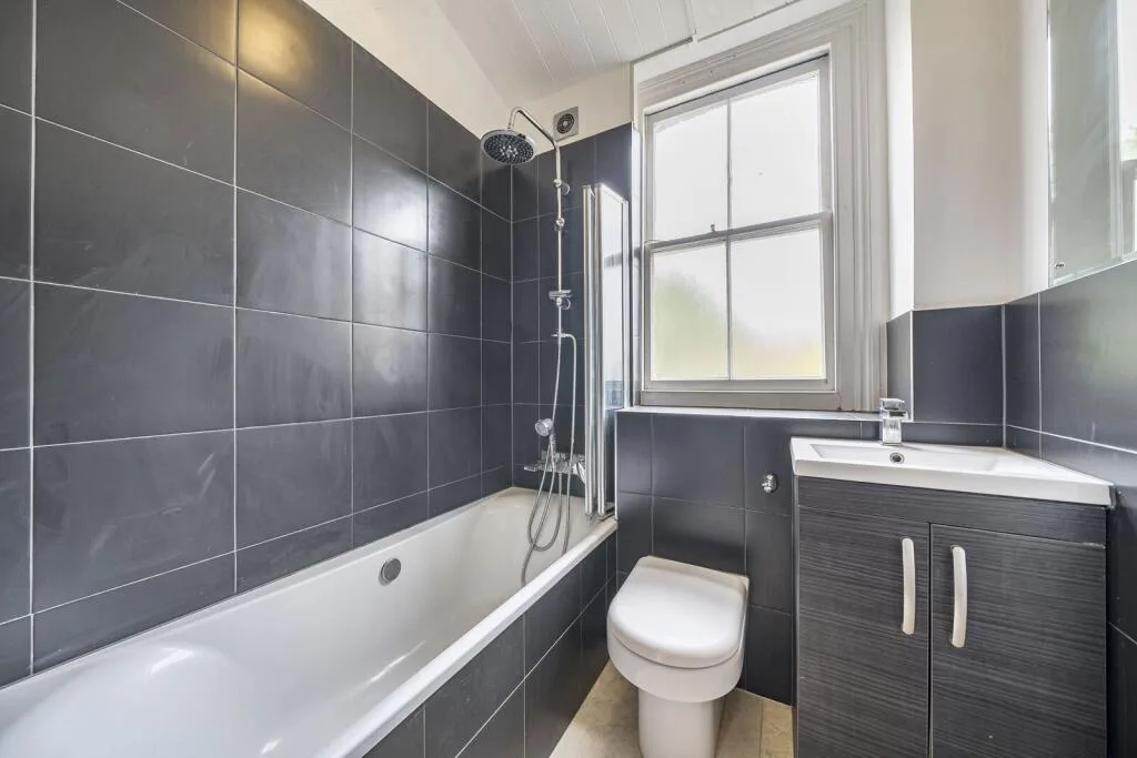 3 bedroom maisonette for rent