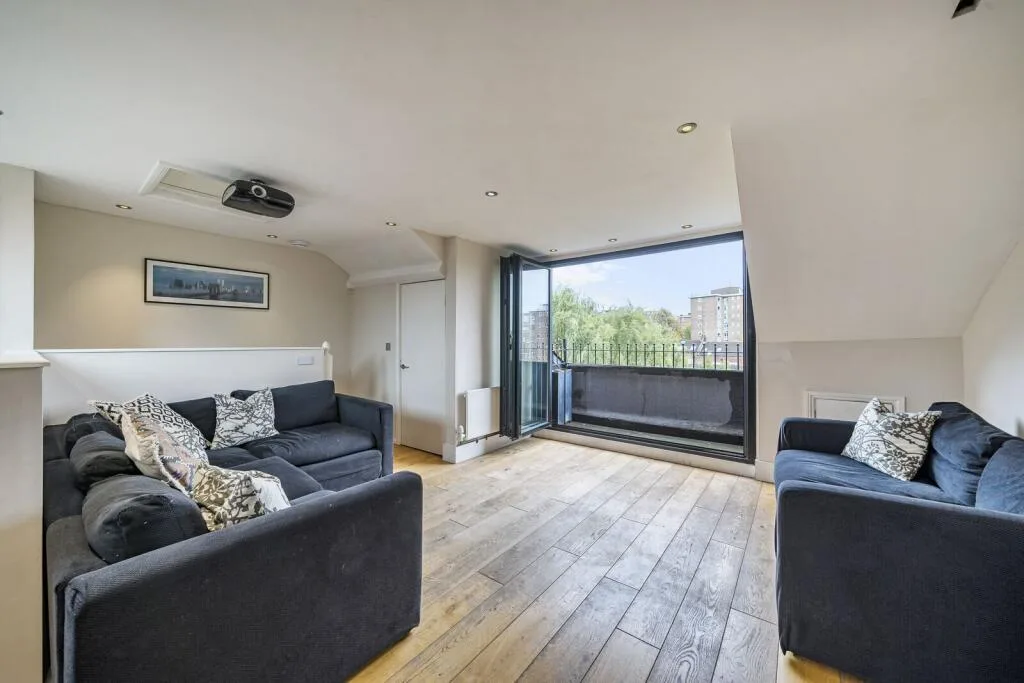 3 bedroom maisonette for rent