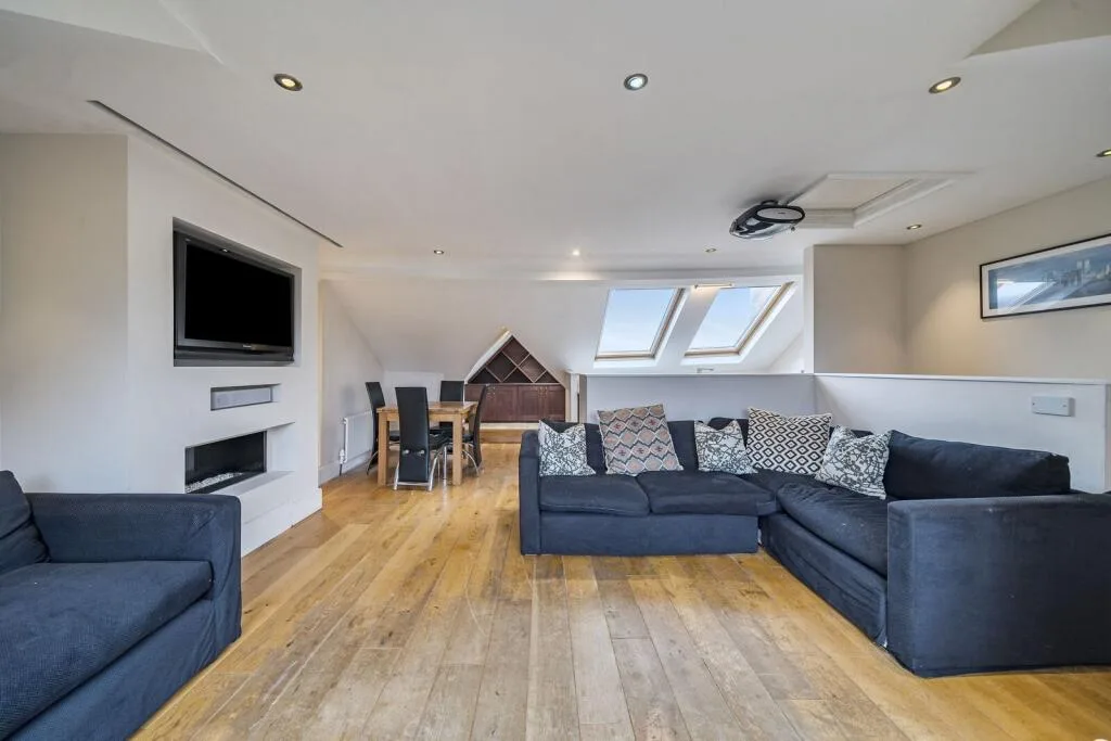3 bedroom maisonette for rent