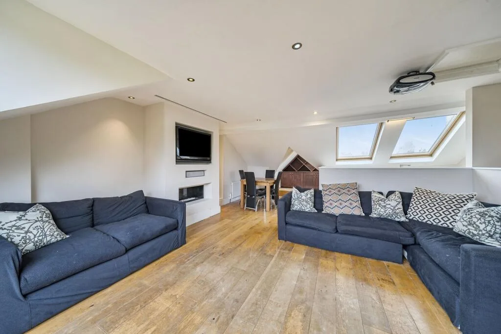 3 bedroom maisonette for rent
