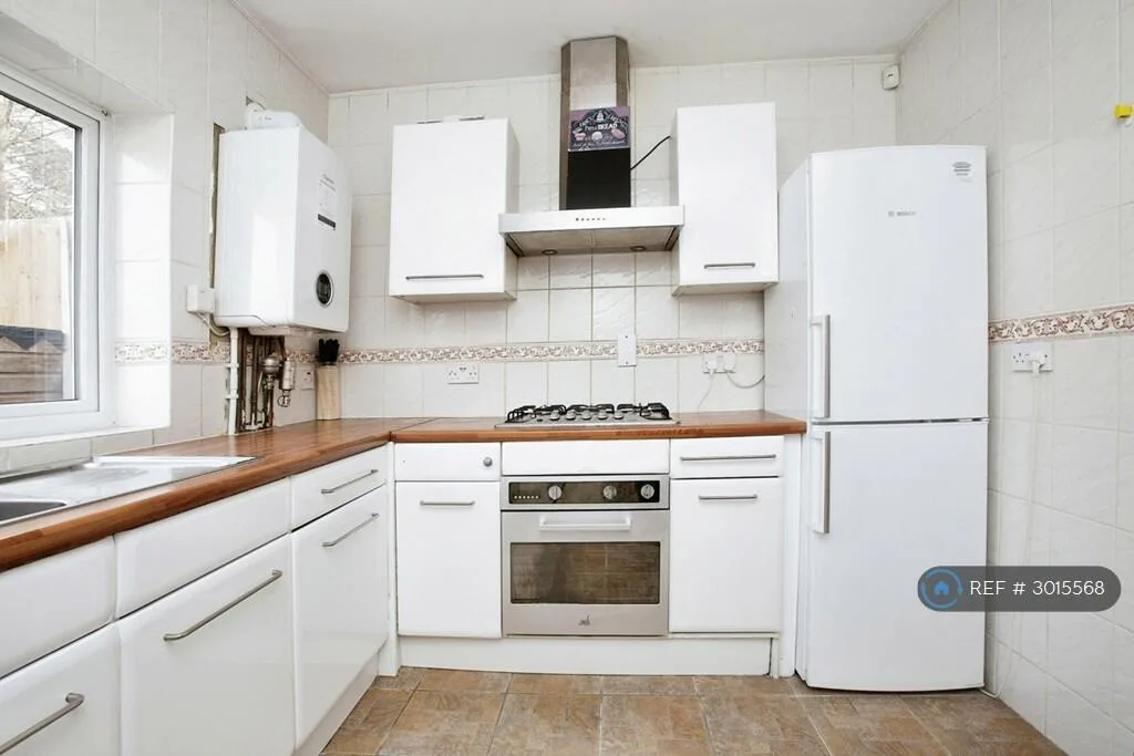 1 bedroom maisonette for rent