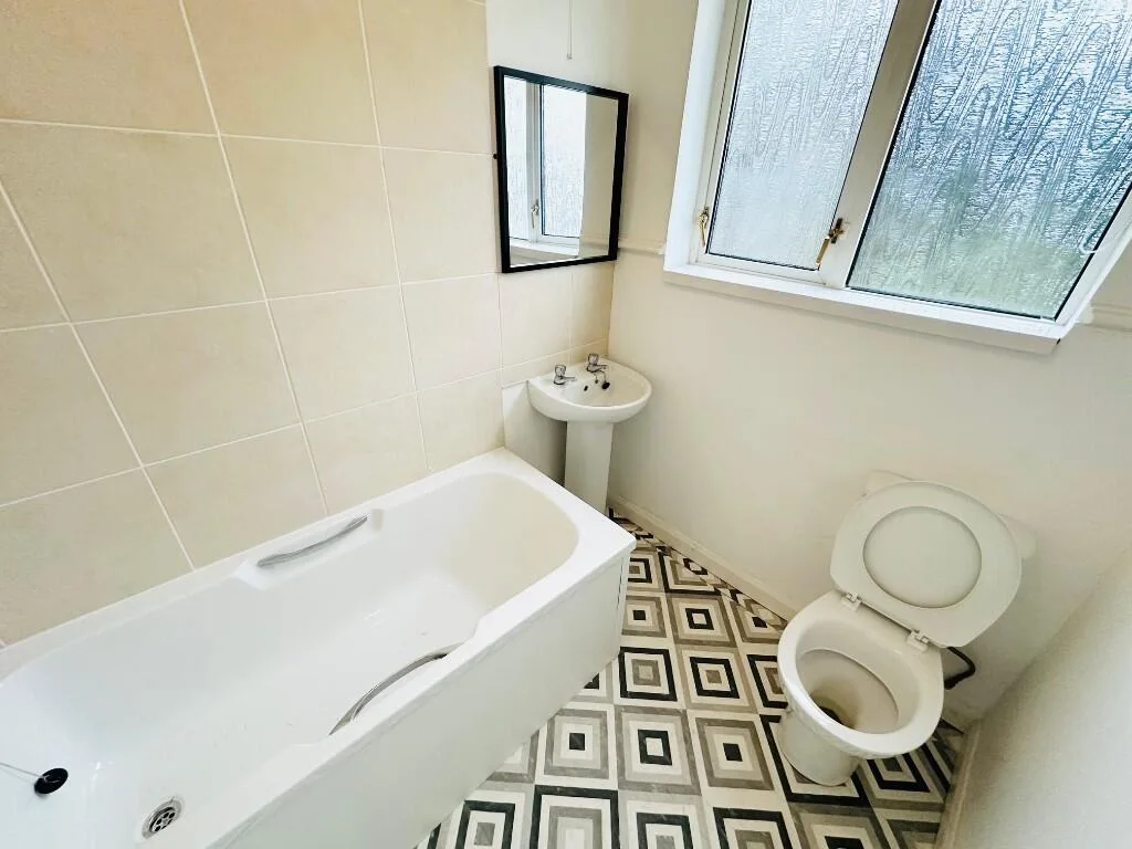 3 bedroom semi-detached house for rent