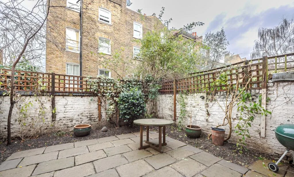 3 bedroom flat for rent