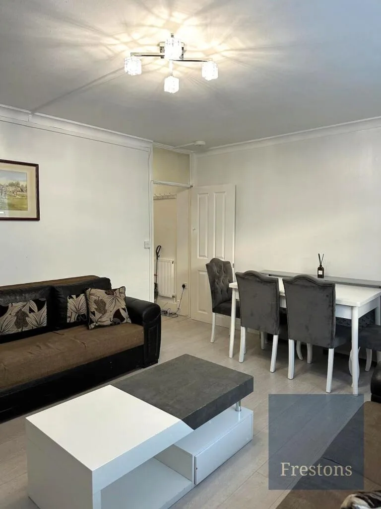 3 bedroom maisonette for rent