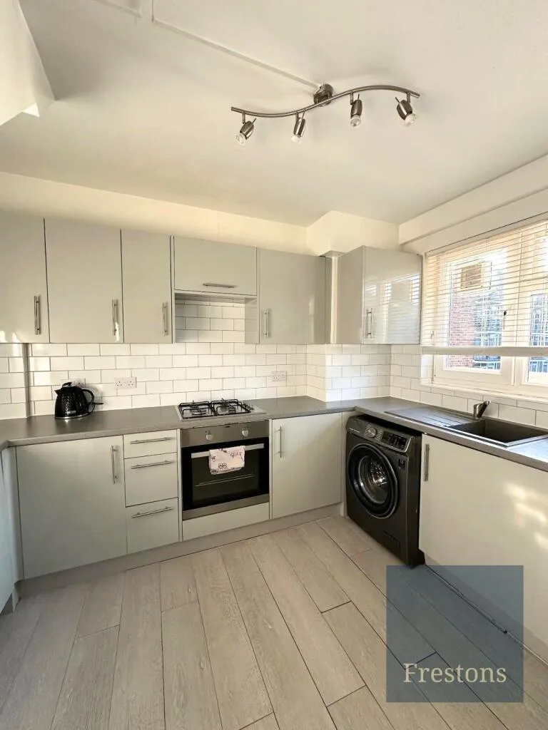 3 bedroom maisonette for rent