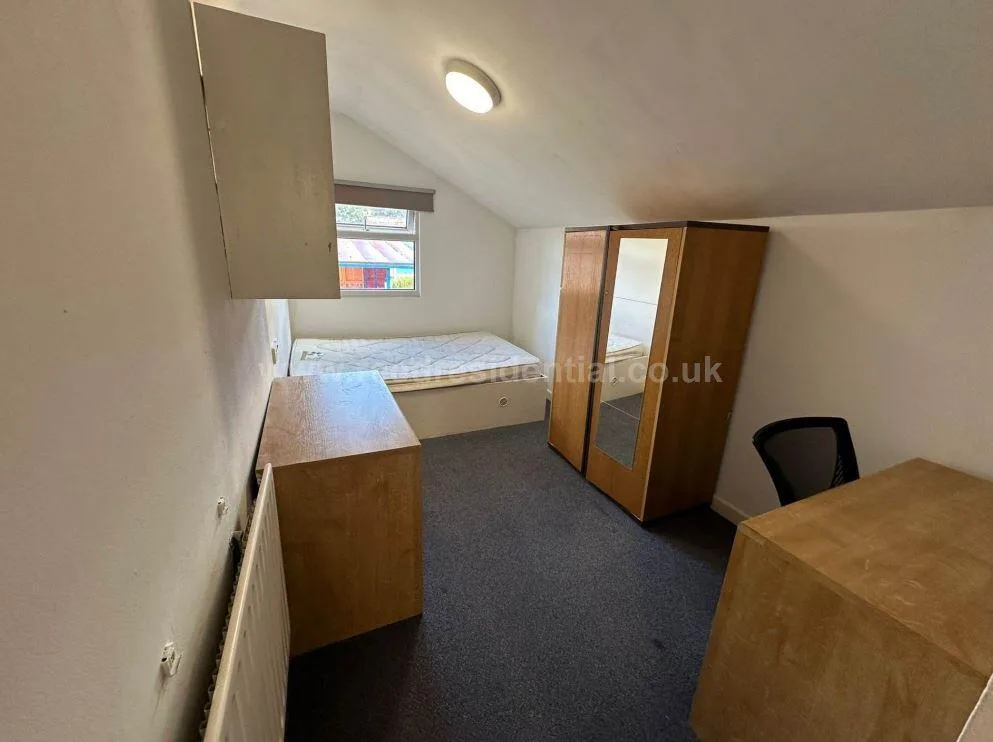 6 bedroom house for rent