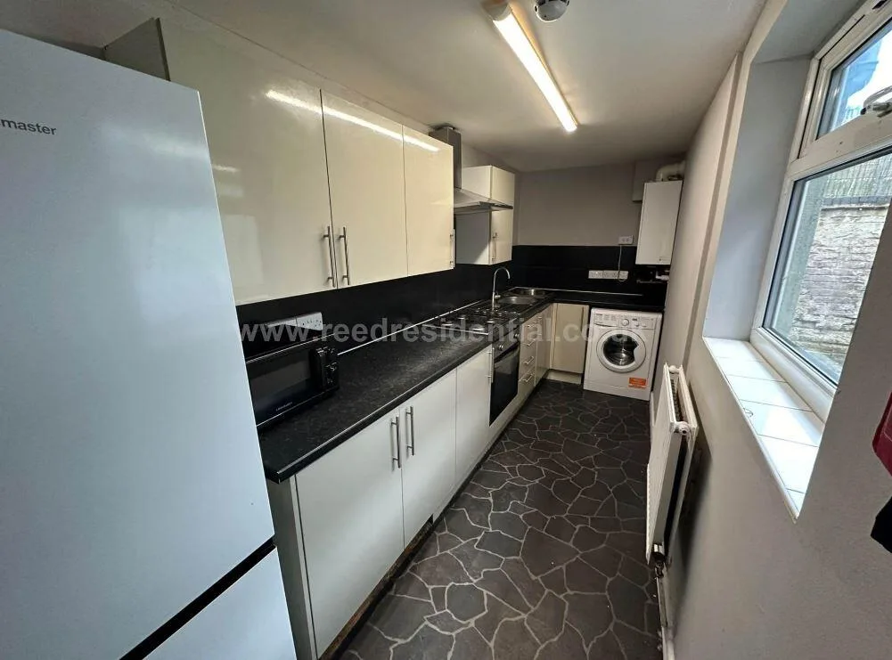 6 bedroom house for rent
