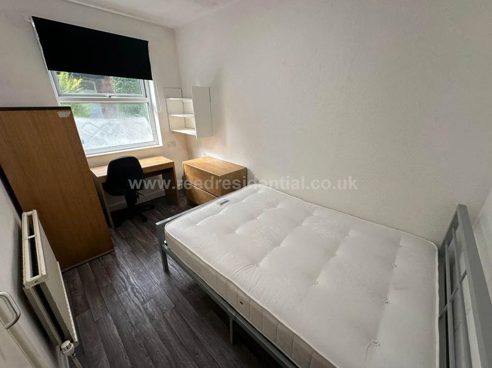 6 bedroom house for rent