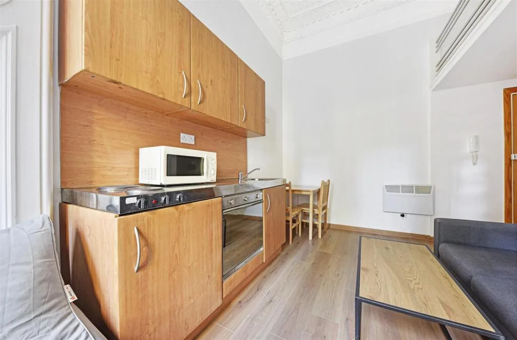 Studio flat for rent