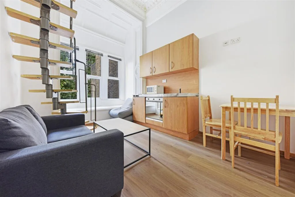 Studio flat for rent