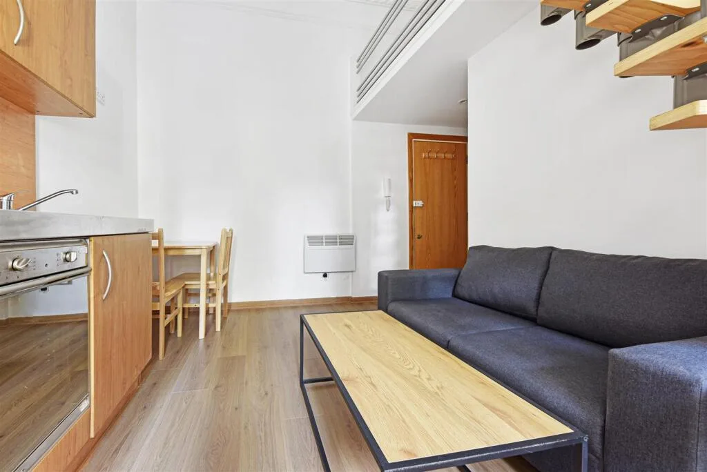 Studio flat for rent