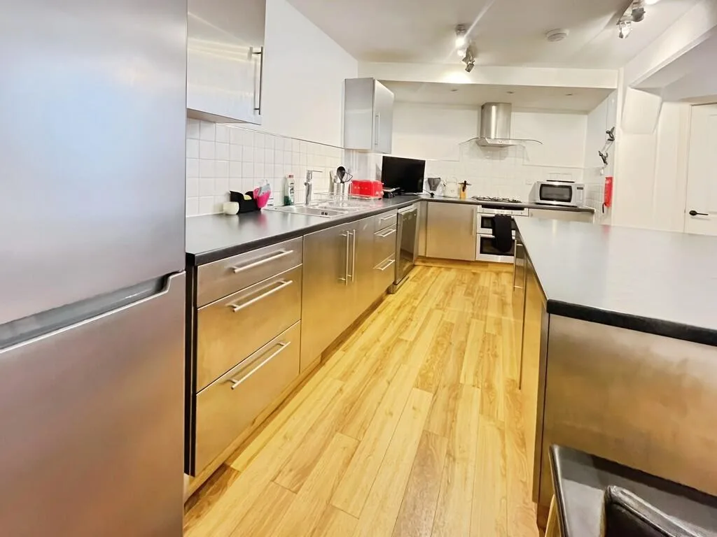 4 bedroom terraced house for rent