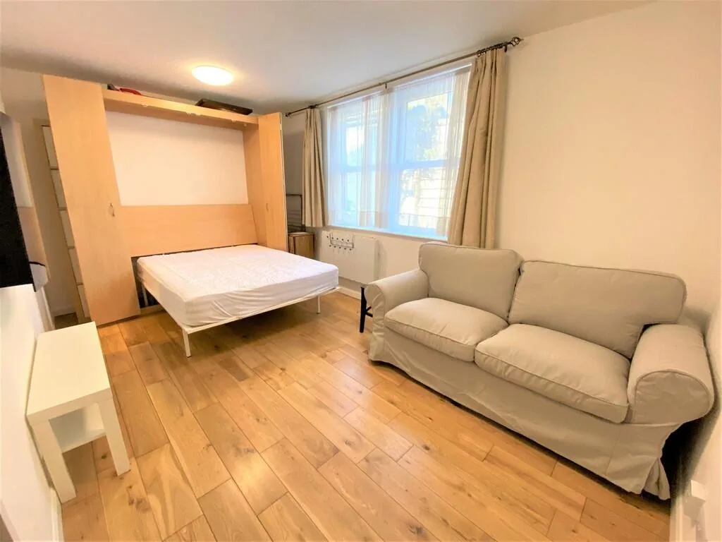 Studio flat for rent
