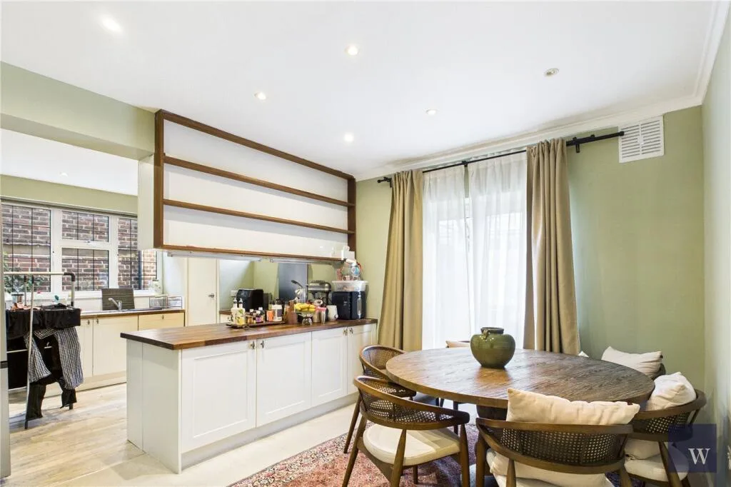 4 bedroom semi-detached house for rent