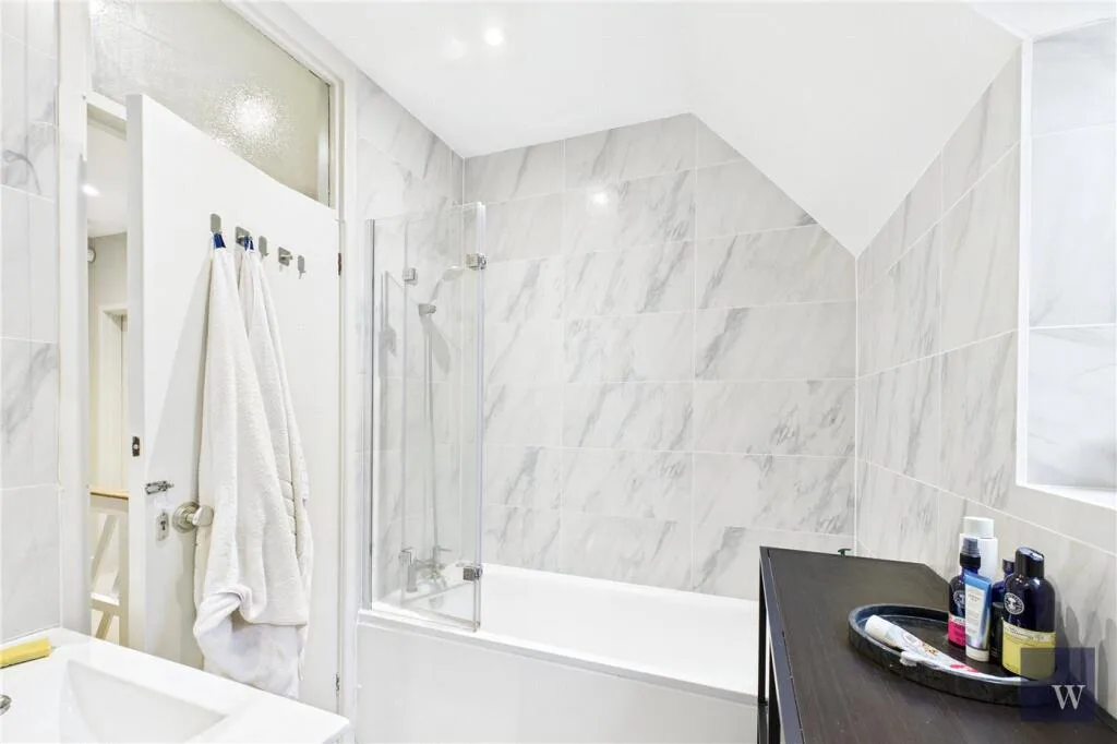 4 bedroom semi-detached house for rent