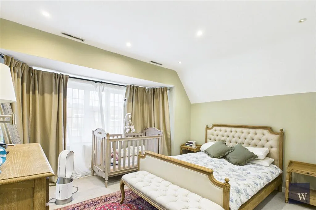 4 bedroom semi-detached house for rent