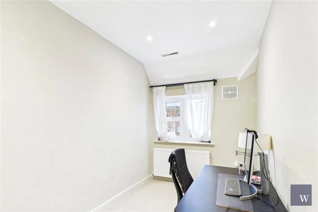 4 bedroom semi-detached house for rent