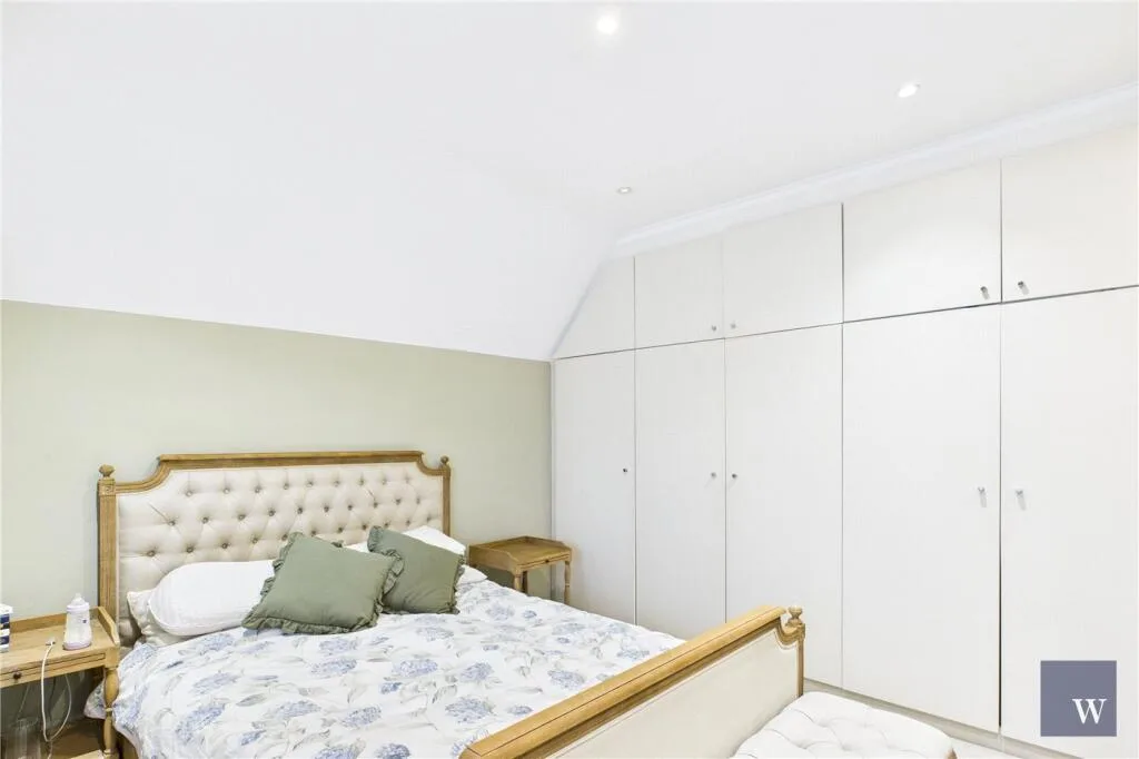 4 bedroom semi-detached house for rent