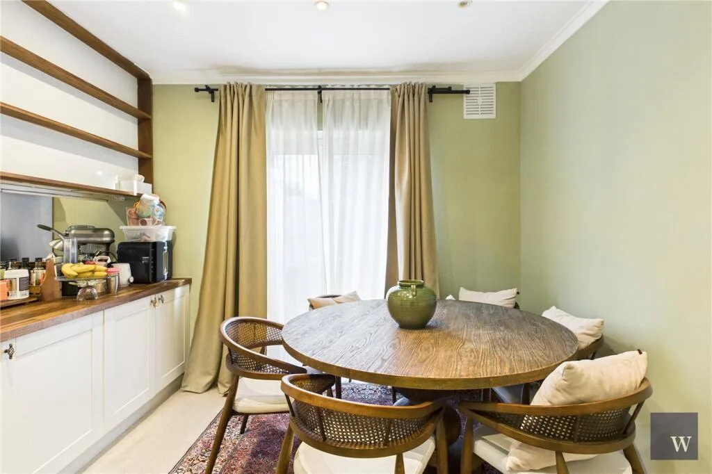 4 bedroom semi-detached house for rent