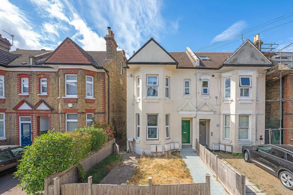 1 bedroom semi-detached house for rent