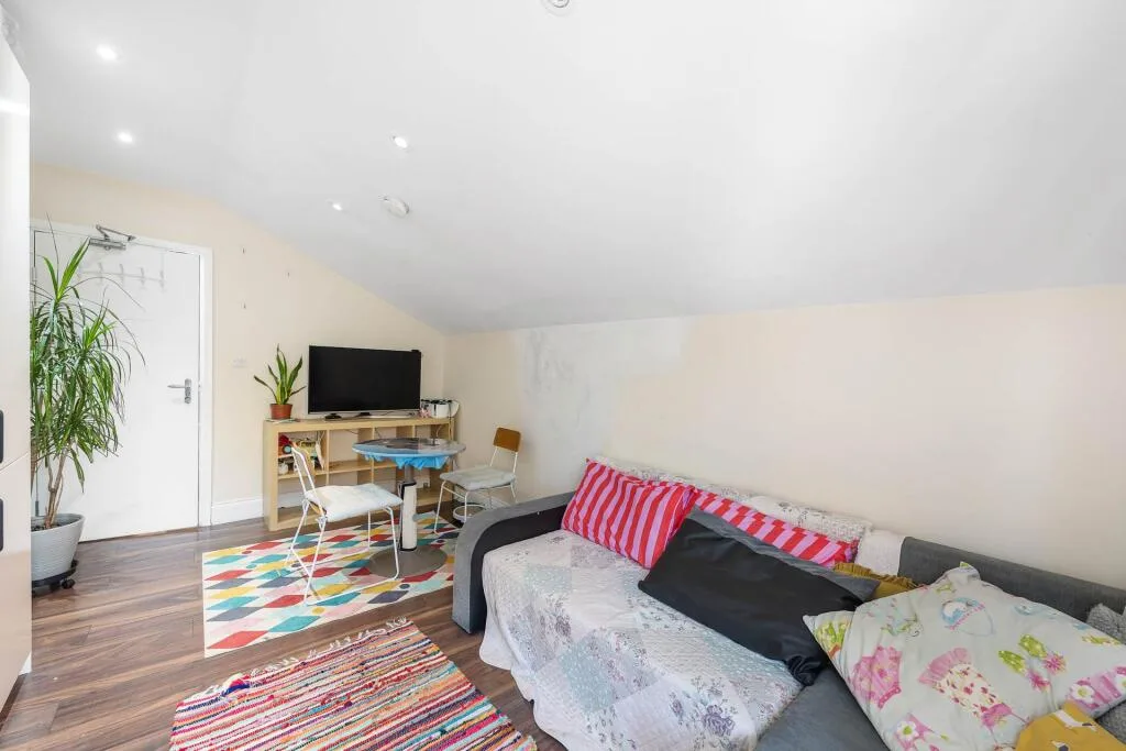1 bedroom semi-detached house for rent