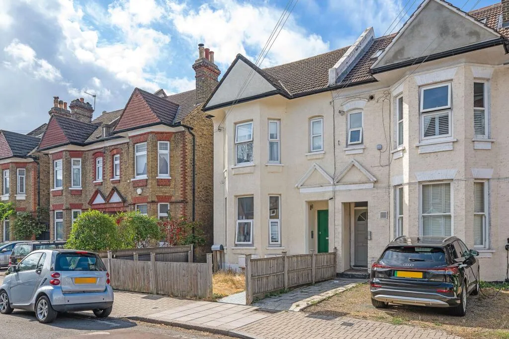 1 bedroom semi-detached house for rent