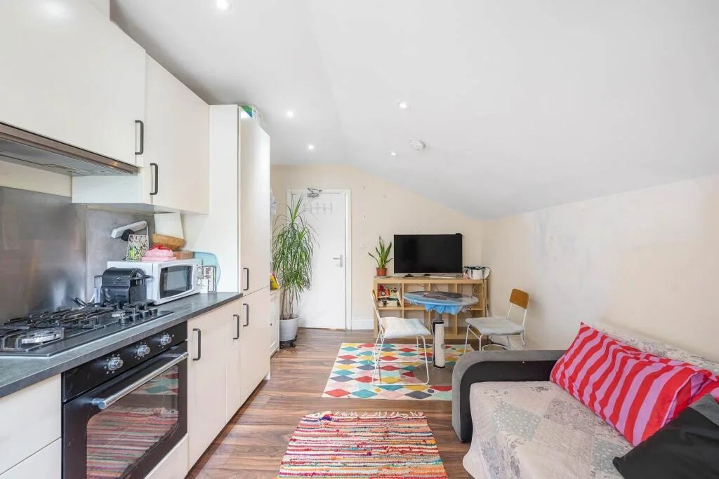 1 bedroom semi-detached house for rent