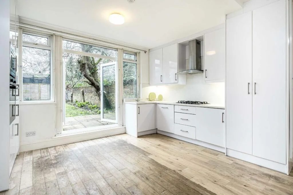 3 bedroom flat for rent