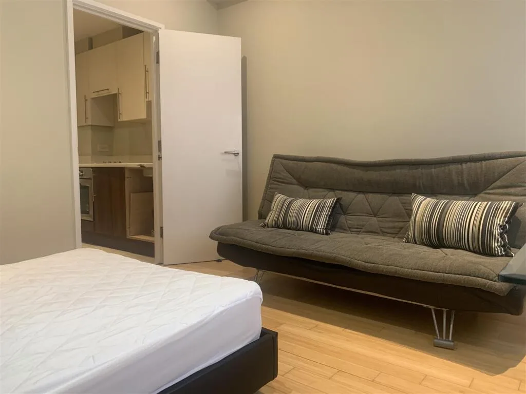 Studio flat for rent