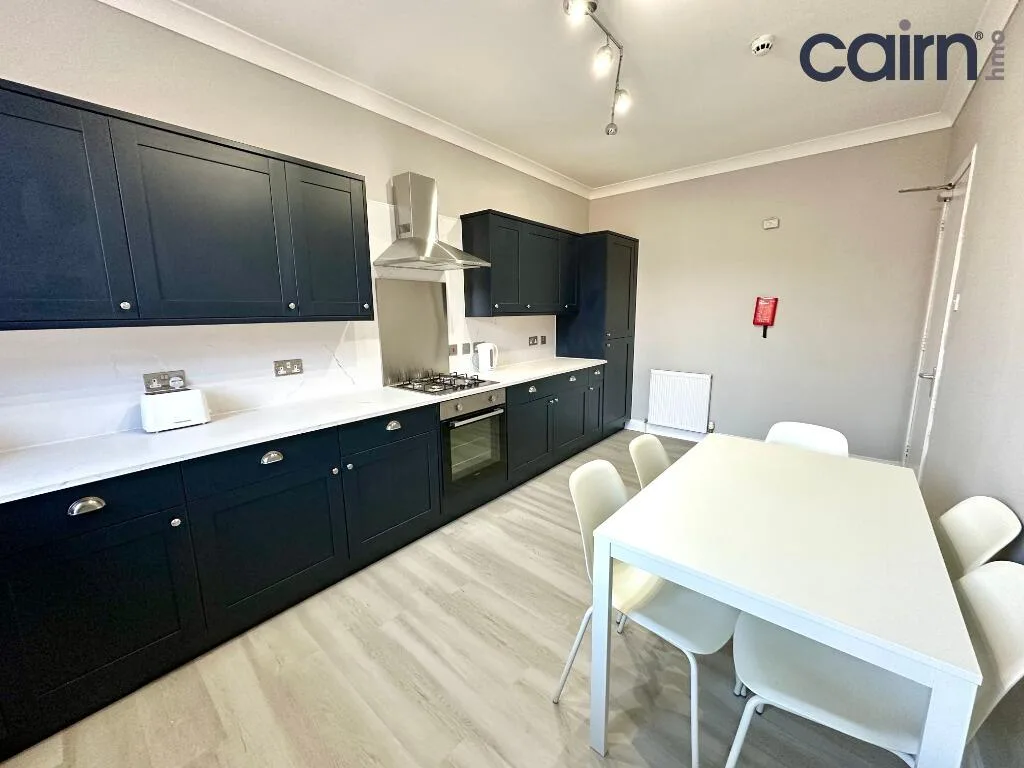 5 bedroom flat for rent