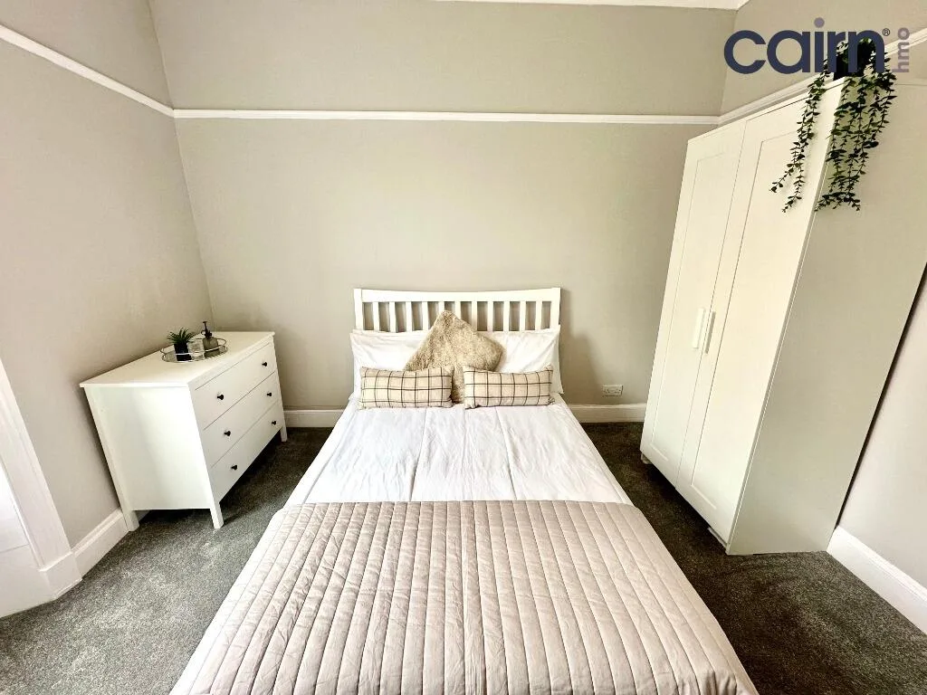 5 bedroom flat for rent