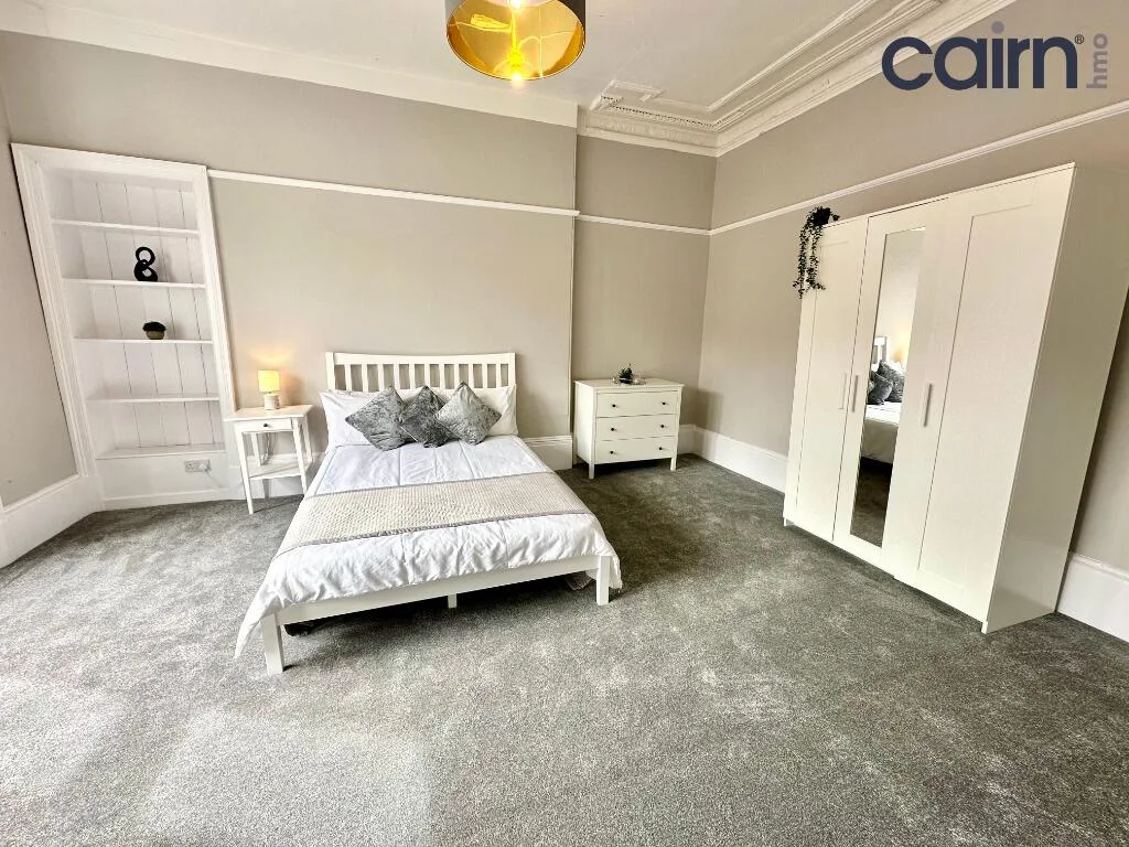 5 bedroom flat for rent