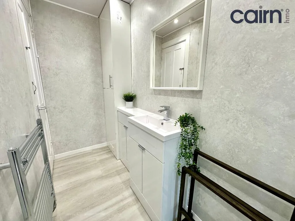 5 bedroom flat for rent