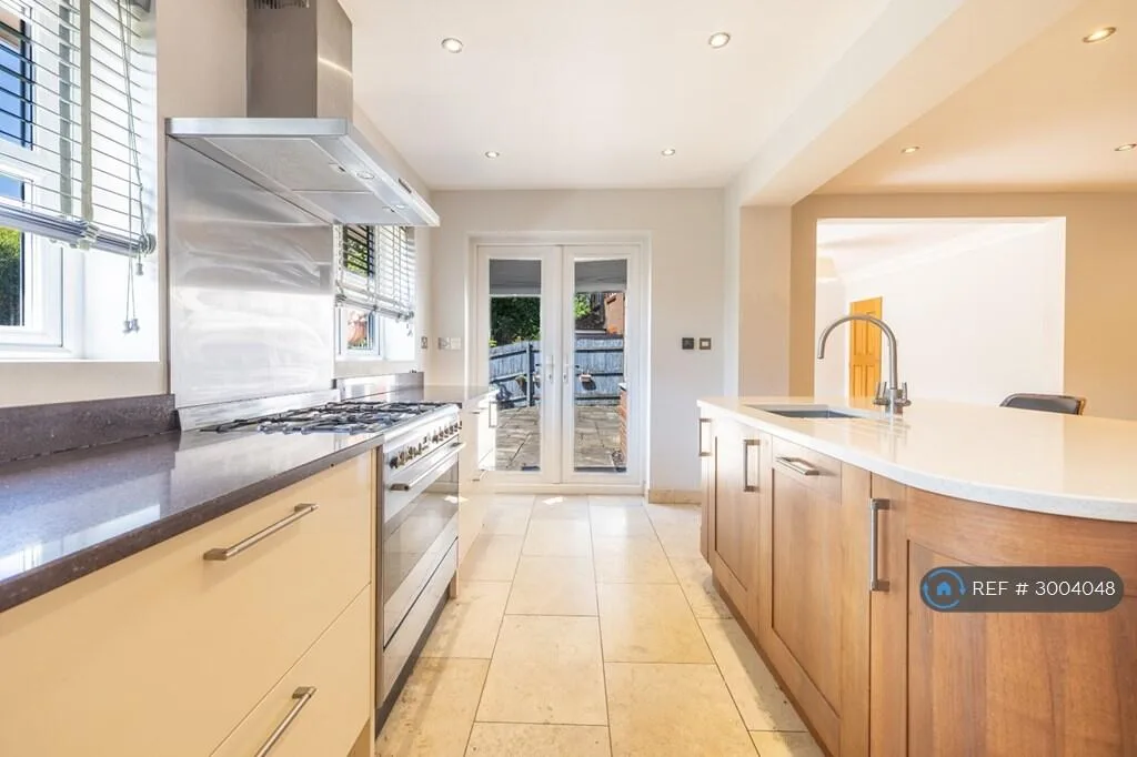 4 bedroom detached house for rent