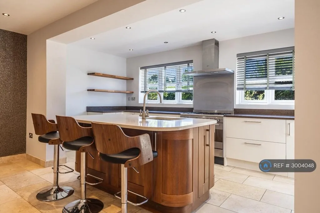 4 bedroom detached house for rent