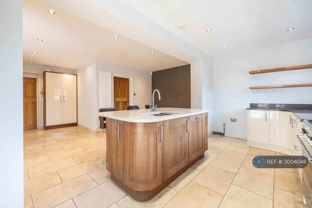 4 bedroom detached house for rent